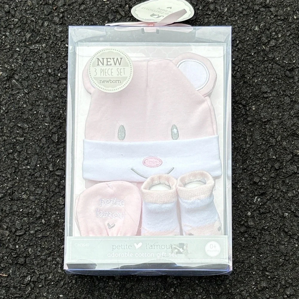 Newborn Baby Girl Gift Set Cap Mittens Socks by petite l’amour